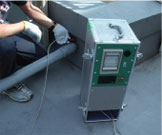 上階の屋上にて、高感度炭酸ガス感知機を使用して、ＣＯ２検知法により漏水診断。